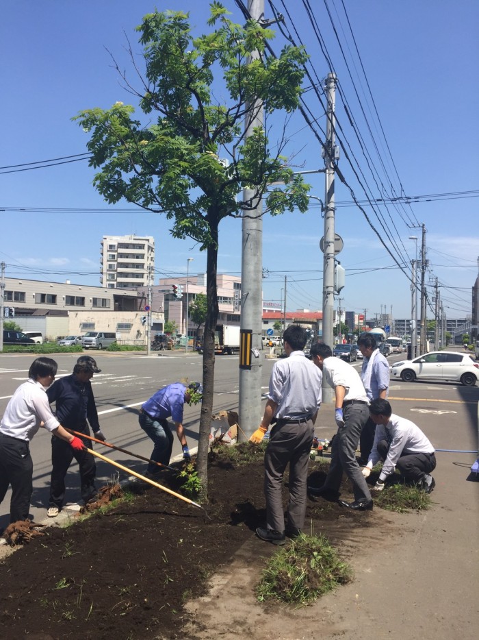 ナカジマ薬局　環境美化活動　環境保全　北海道　札幌　環状通　本社　社会貢献　調剤薬局　保険調剤　かかりつけ　お花　植樹　患者様のために