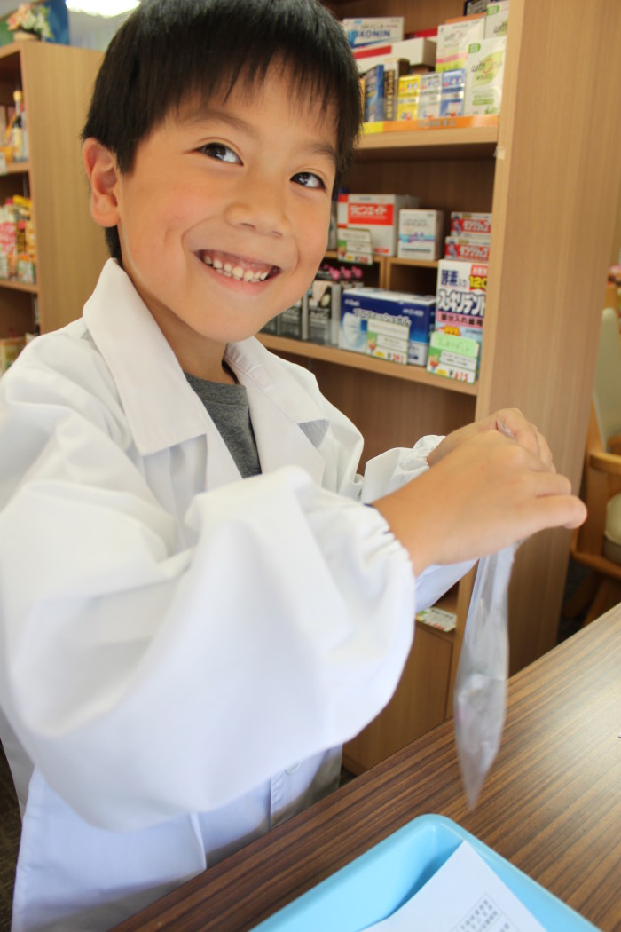 キッズ　キッザニア　アリオ札幌　体験　薬体験　調剤体験　子ども体験　お仕事体験
