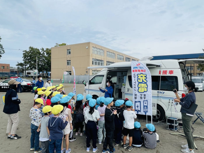 9/26南線小学校（石狩市）はたらくクルマ体験学習に「災害救援車」で参加いたしました