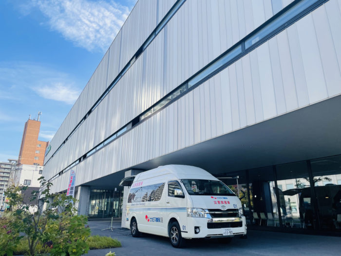 10/14”防災まなびカフェまもりタイズ”にて「災害救援車」を見学いただきました