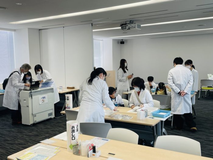 1/13 職業体験イベント「親と子の調剤体験会」を開催いたしました