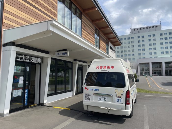 5/26「災害救援車」の発電機能で旭川医大店を営業