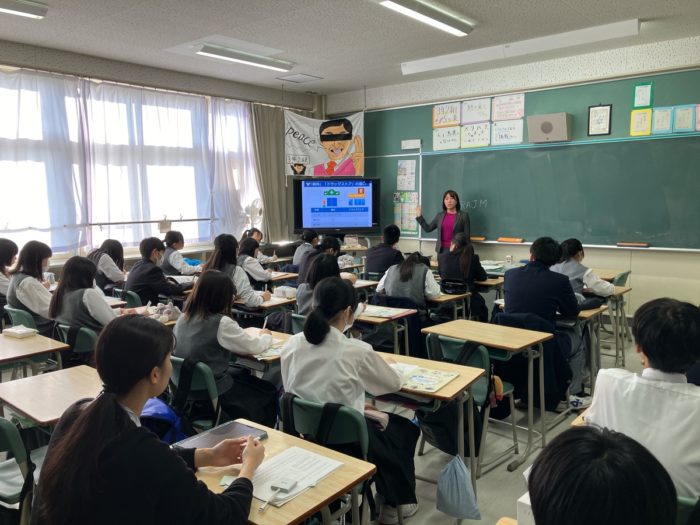 11/22明園中学校_職業講話に参加させていただきました