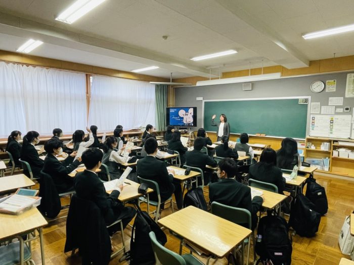 11/29平岡緑中学校_職業講話に参加させていただきました