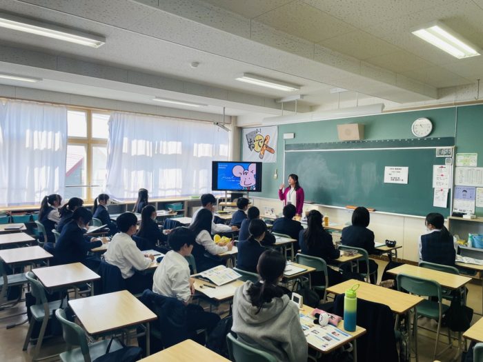 10/30真栄中学校(札幌市)_職業講話に参加させていただきました