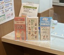 薬剤師への相談のきっかけに「薬剤師と話そう！」を全店舗に設置しています